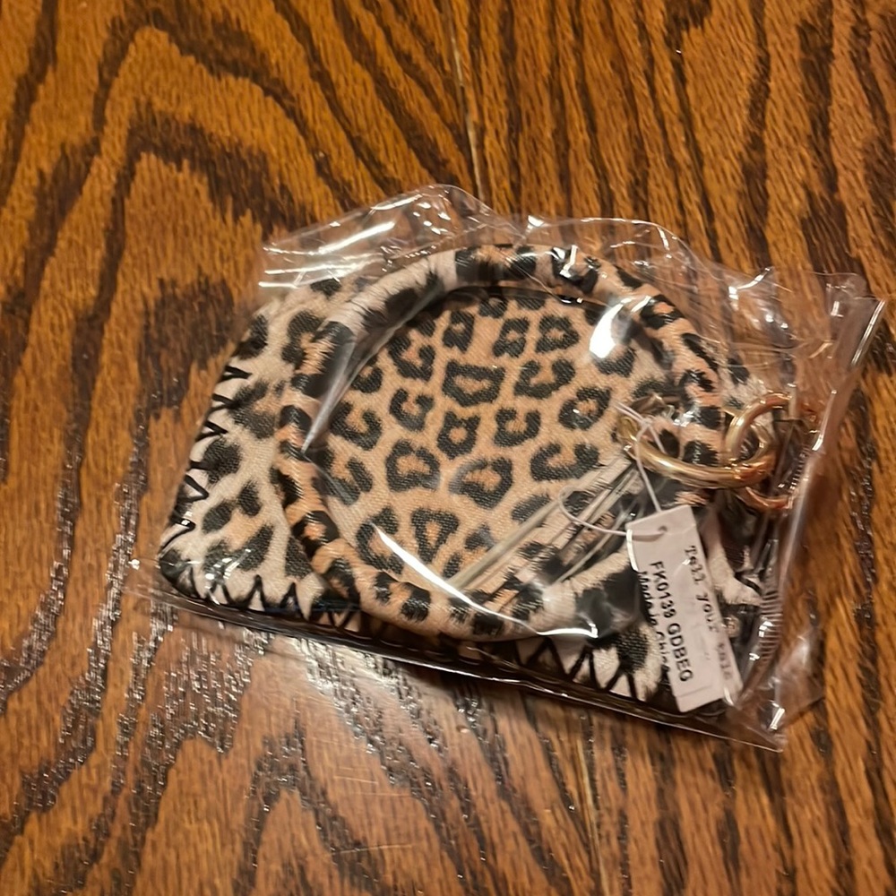 Wristlet. Hoop. Zipper top. Leopard print